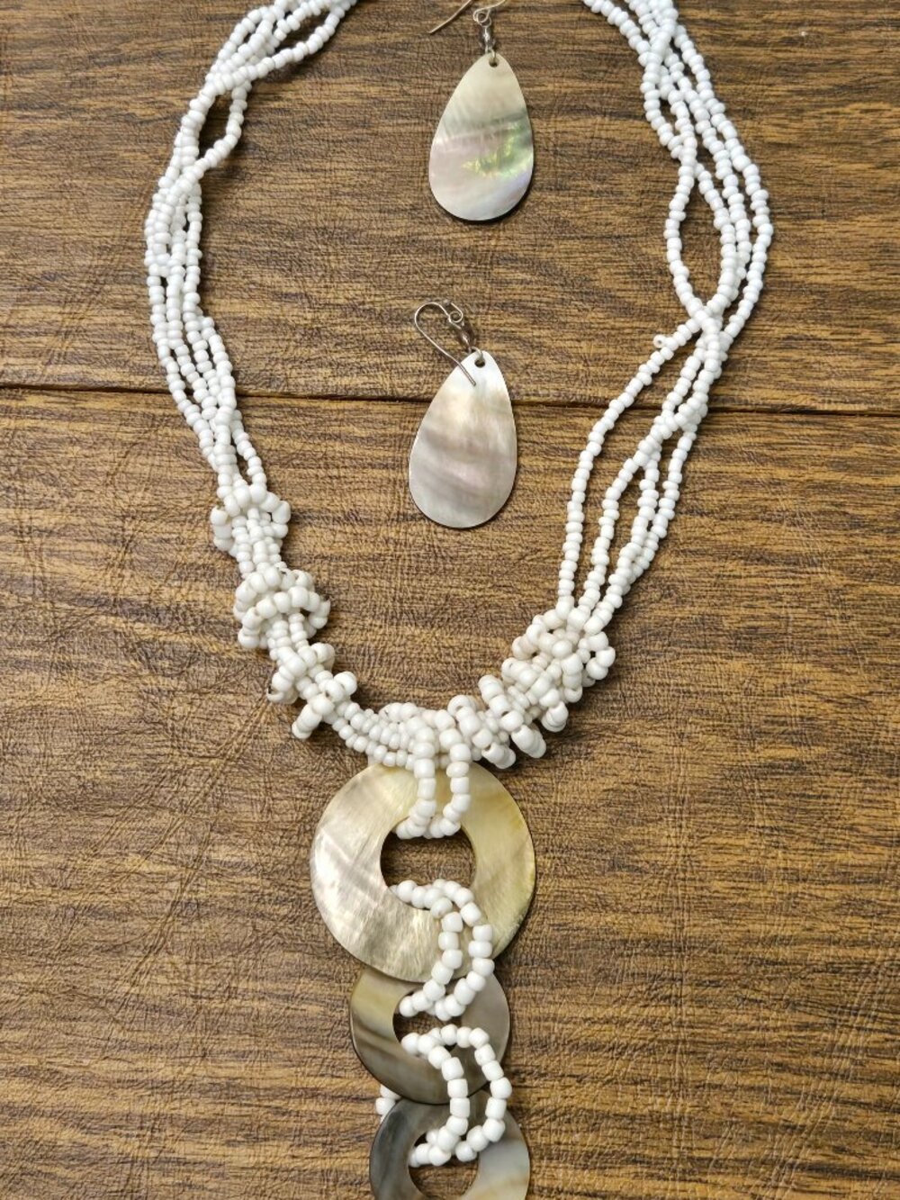 Women's Statement Beaded Necklace w/MOP Tri-Pendants w/Earrings NWOT